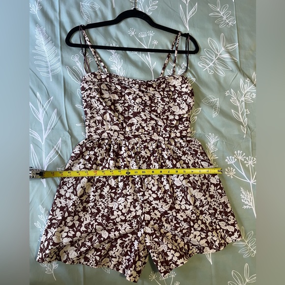 Abercrombie & Fitch Petite Emerson Brown Floral Strapless Mini Romper (SP) - Picture 6 of 9